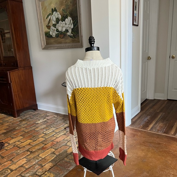 Large Sweater - Picture 4 of 6